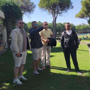 Antalya’da iş insanları golf öğreniyor